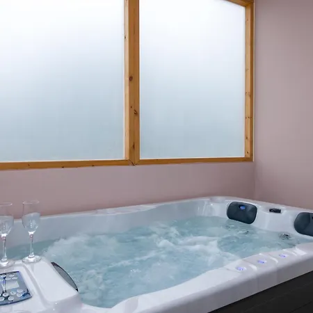 Holiday home Ifigeneia Private Hot Tub *